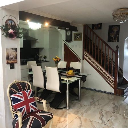 Cheerful 4 Bedroom House With Garden Free Parking London Bagian luar foto