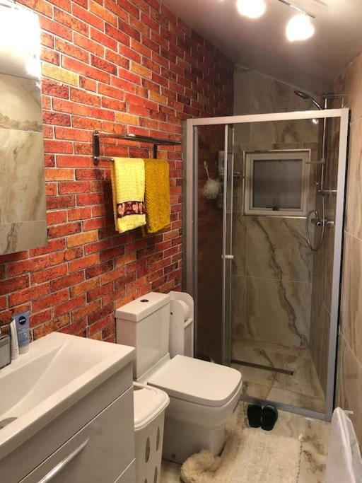 Cheerful 4 Bedroom House With Garden Free Parking London Bagian luar foto