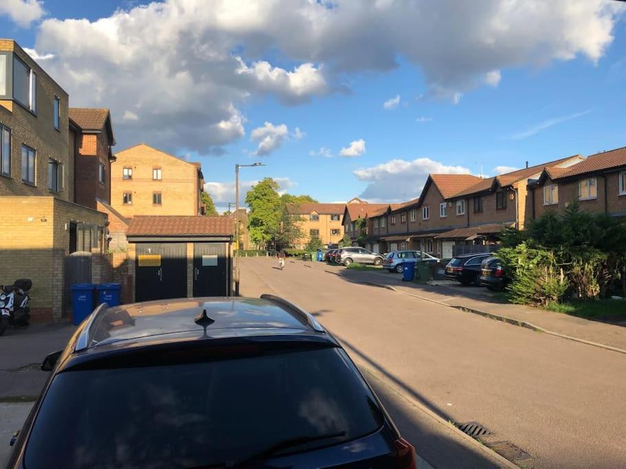 Cheerful 4 Bedroom House With Garden Free Parking London Bagian luar foto