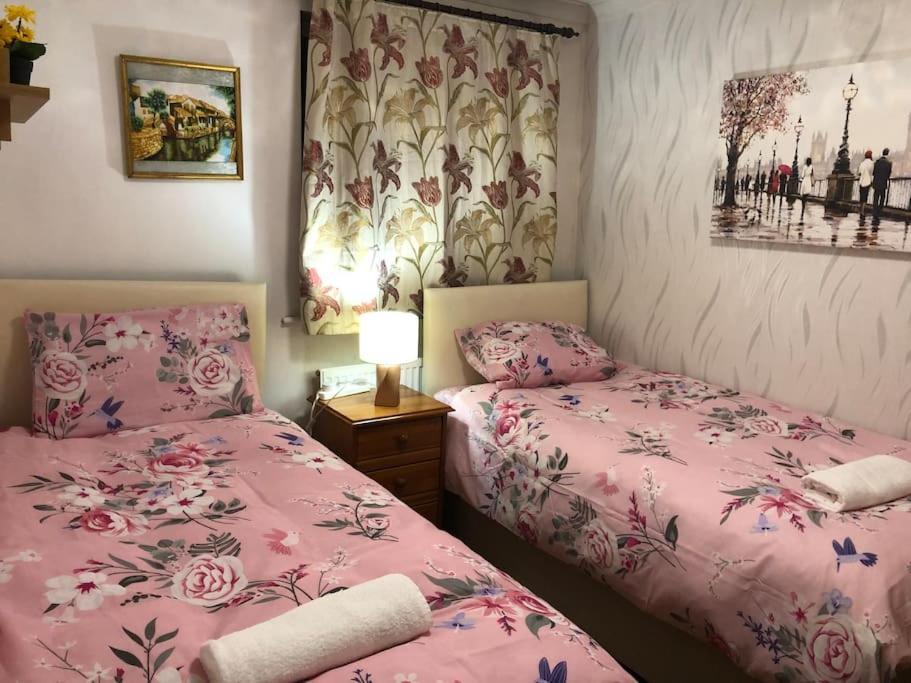 Cheerful 4 Bedroom House With Garden Free Parking London Bagian luar foto