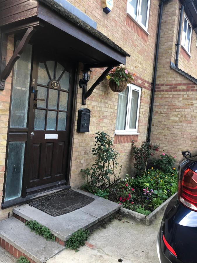 Cheerful 4 Bedroom House With Garden Free Parking London Bagian luar foto