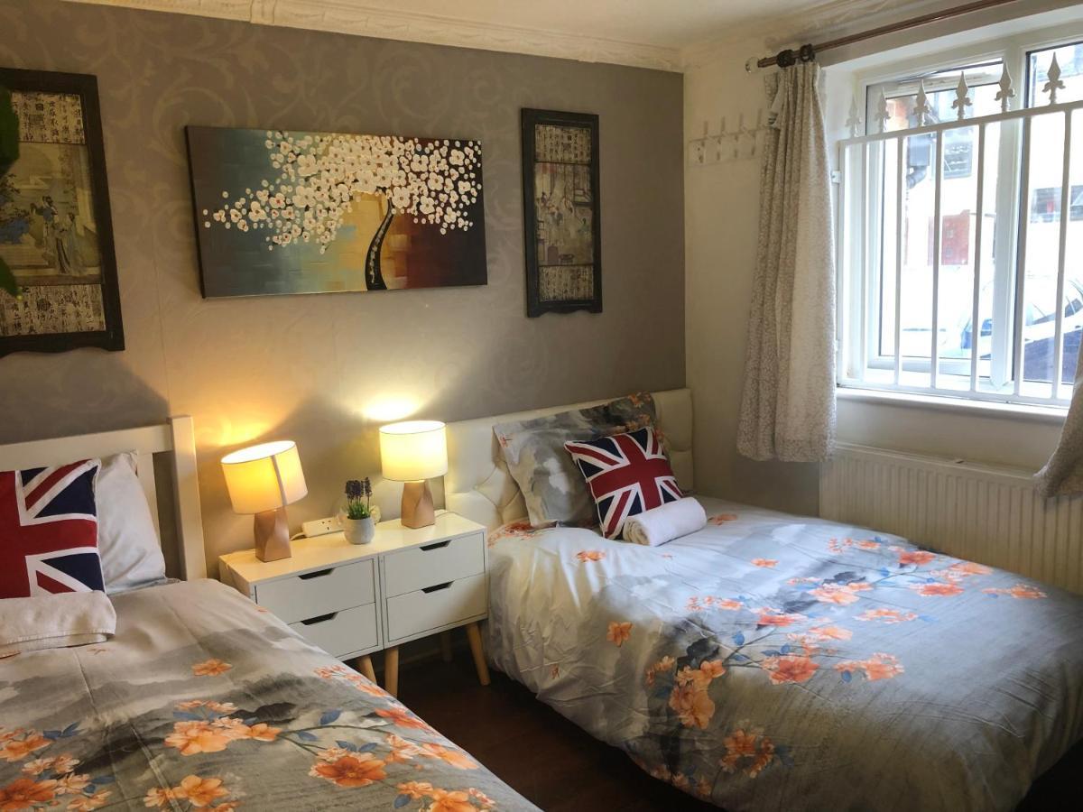 Cheerful 4 Bedroom House With Garden Free Parking London Bagian luar foto
