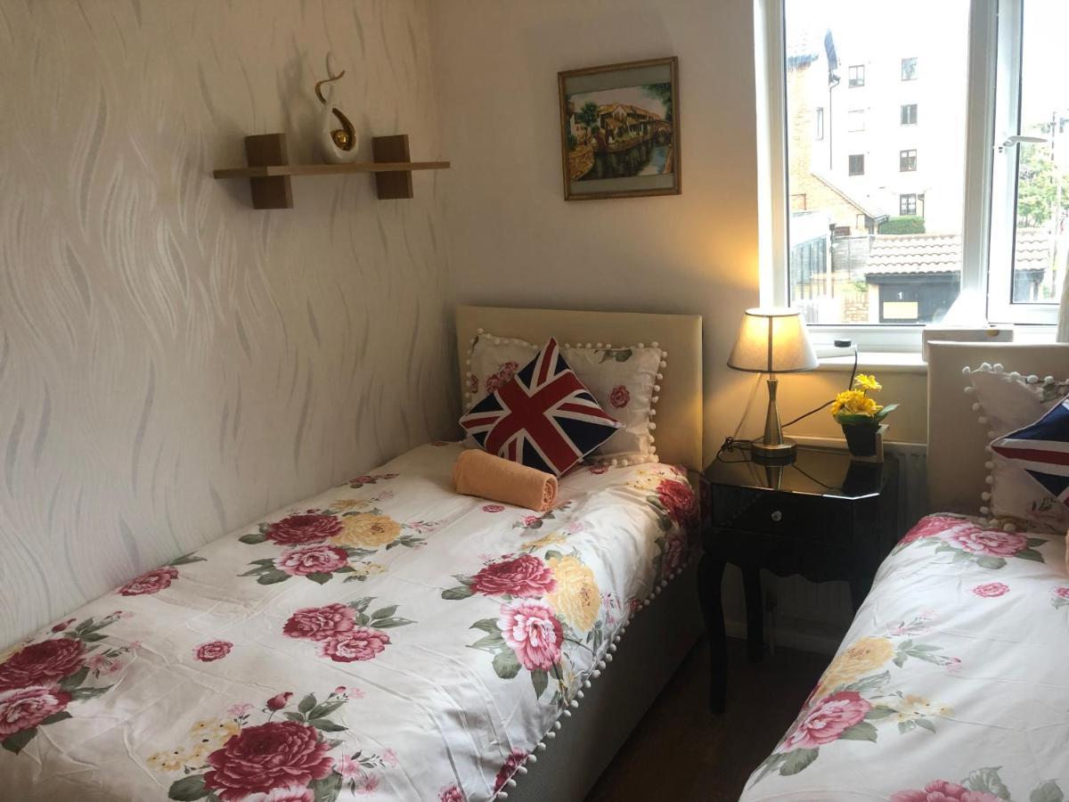 Cheerful 4 Bedroom House With Garden Free Parking London Bagian luar foto
