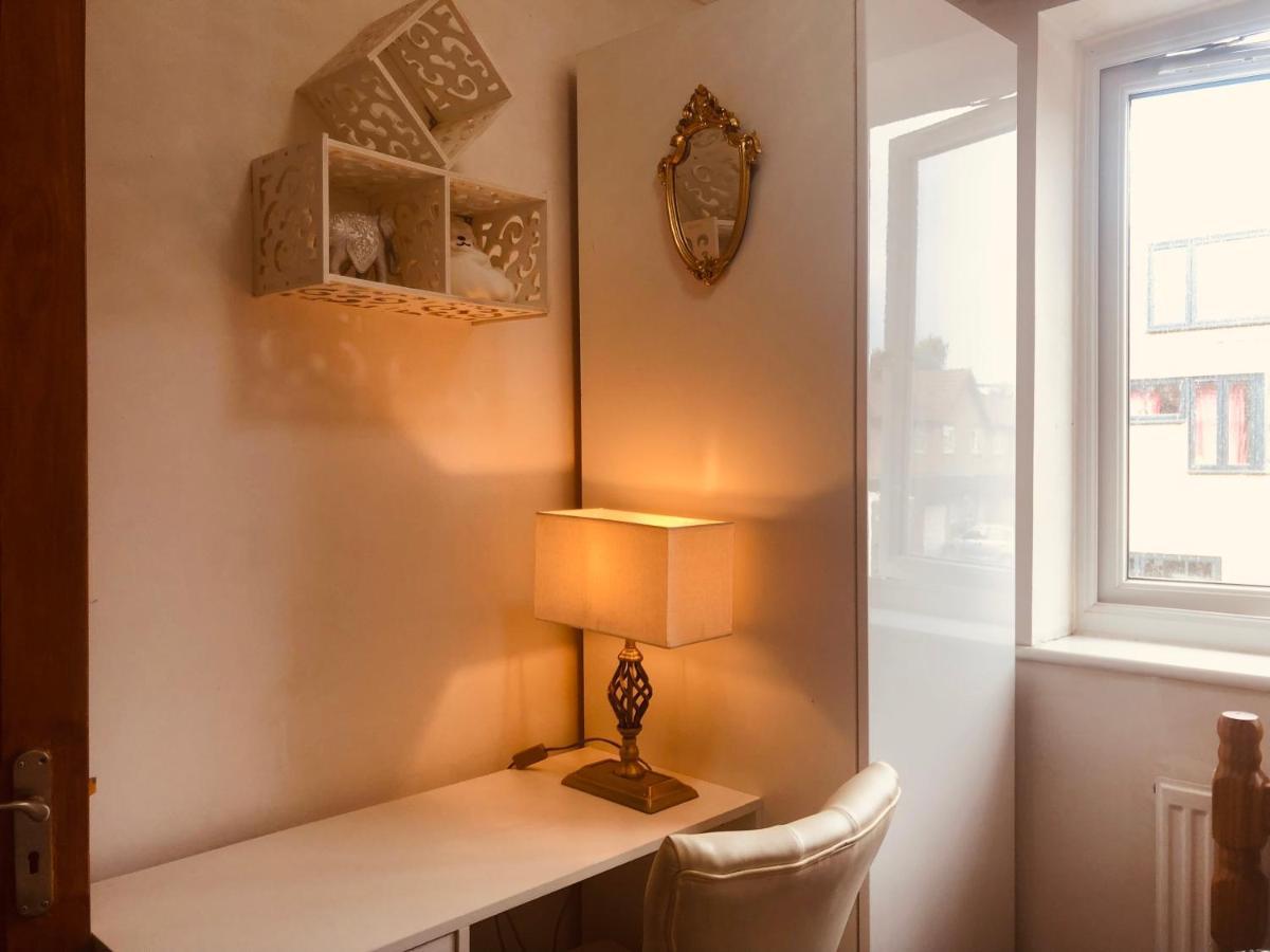 Cheerful 4 Bedroom House With Garden Free Parking London Bagian luar foto