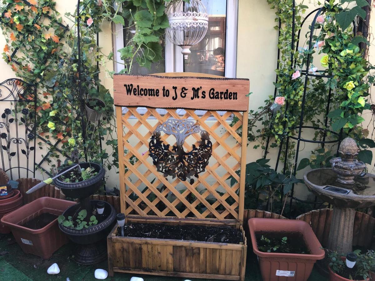 Cheerful 4 Bedroom House With Garden Free Parking London Bagian luar foto