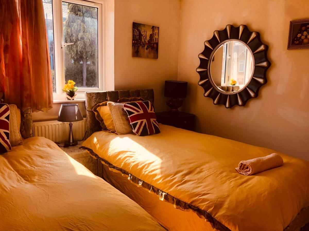 Cheerful 4 Bedroom House With Garden Free Parking London Bagian luar foto