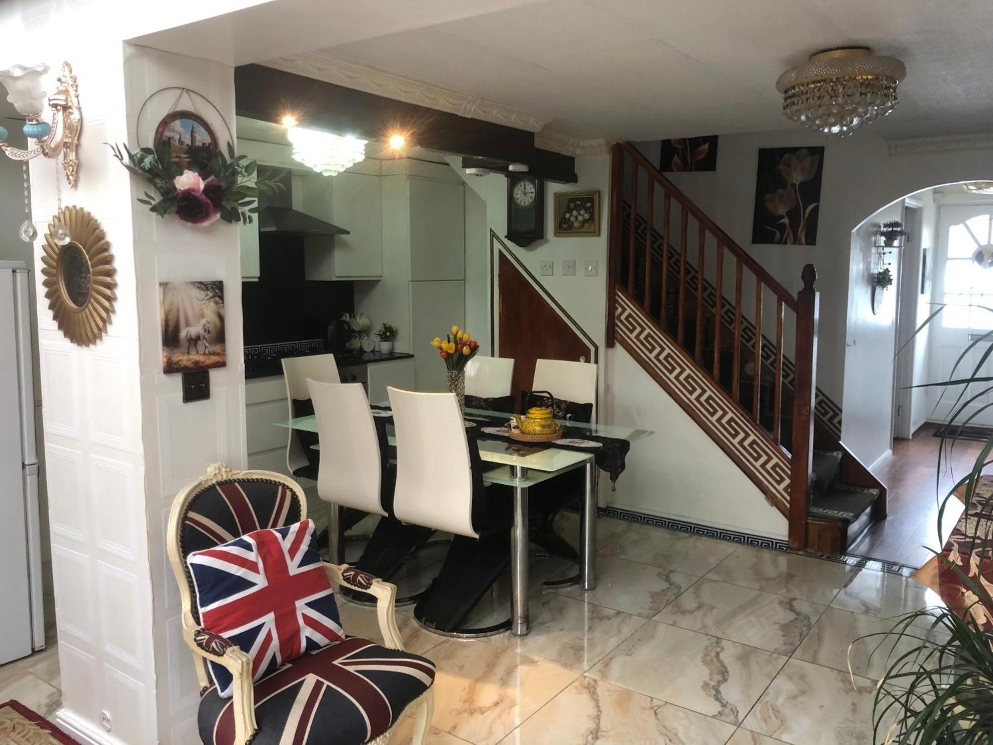 Cheerful 4 Bedroom House With Garden Free Parking London Bagian luar foto